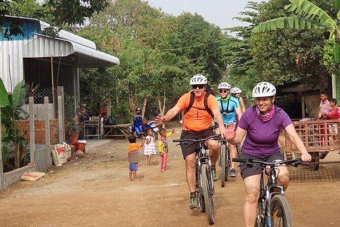 Phnom Penh Countryside Cycle Tour - Khmer snacks and lunch at a villager house