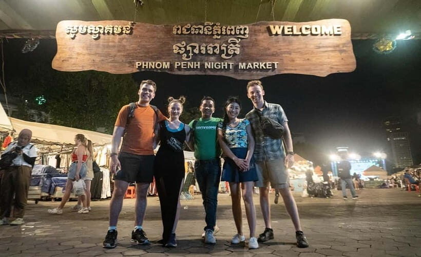 Phnom Penh: Evening City Tour by Tuk Tuk with 1 Dinner - Riverside evening time, night market energy, and street-food practicality