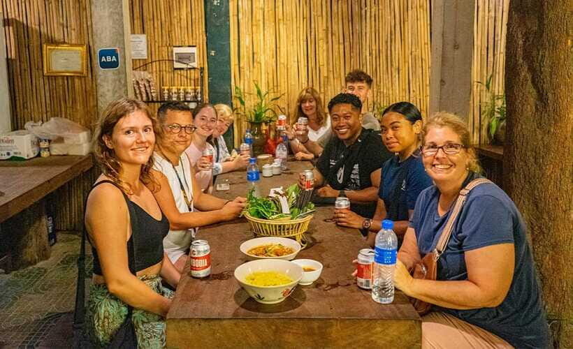 Phnom Penh: Evening City Tour by Tuk Tuk with 1 Dinner - Dinner at Romdeng Restaurant: where the tour slows down