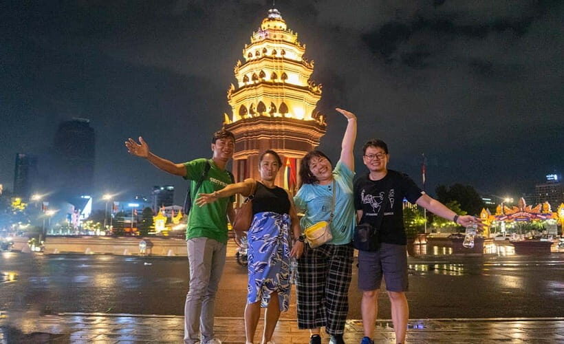 Phnom Penh: Evening Food Tour with Drinks & Tuk Tuk Included - The Royal Palace back-alley home-cook stop: why it hits harder than a restaurant meal
