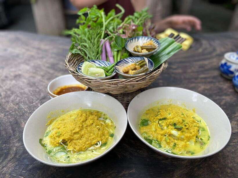 Phnom Penh: Evening Food Tour with Drinks & Tuk Tuk Included - Russian Market at night: dessert, savory bites, and a helpful guide-hand