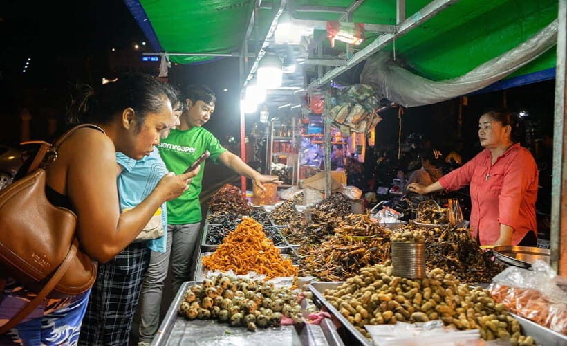 Phnom Penh: Evening Food Tour with Drinks & Tuk Tuk Included - Backstreet Bar and craft beer: the easy landing at the end