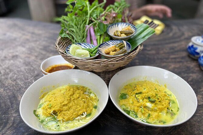 Phnom Penh Evening Foodie Vespa Tour / Tuk Tuk Available - A Phnom Penh Street-Food Night on Two Wheels