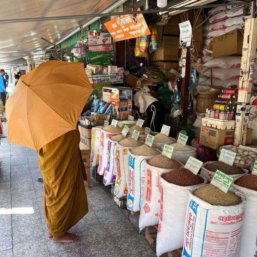 Phnom Penh | Food & Street Art Half Day Tour by Tuk Tuk - Independence Monument snack break: the small moment that makes it feel special