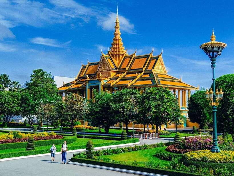 Phnom Penh Full Day Private Tour with All Admission Tickets - How this private day works in real life