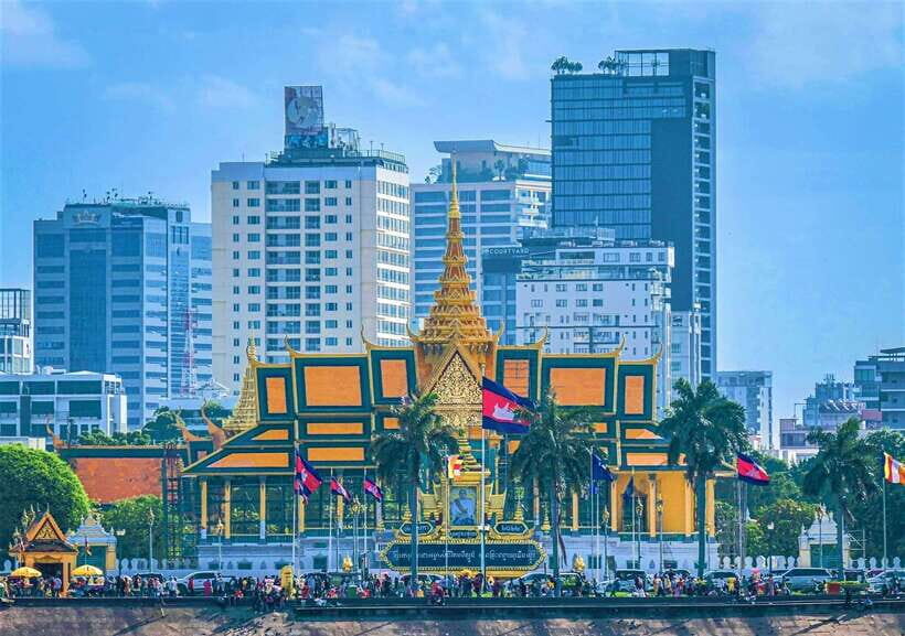 Phnom Penh Full Day Private Tour with All Admission Tickets - Wat Phnom: the hilltop story that explains the city