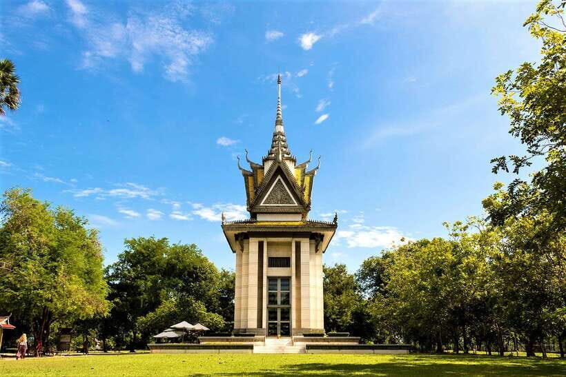 Phnom Penh Full Day Private Tour with All Admission Tickets - Independence Monument and the Sihanouk statue: Cambodia after empire and after war