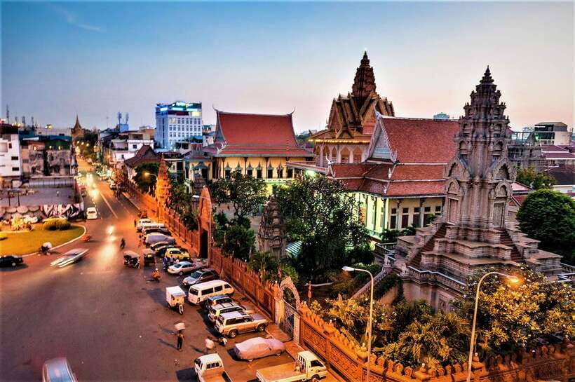 Phnom Penh Full Day Private Tour with All Admission Tickets - Central Market (Psar Thmei): end the day with normal-life Cambodia