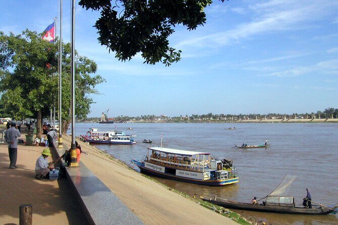 Phnom Penh Full Day Private Tours - Wat Phnom, Wat Ounalom, and Independence Monument: Sacred Ground and Colonial-Era Power Signals