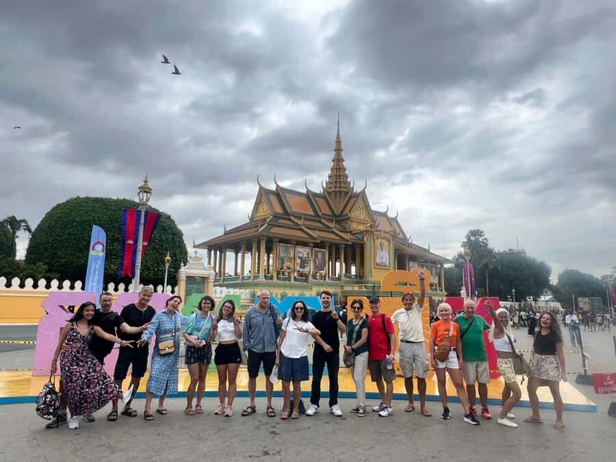 Phnom Penh: Hidden Gems Walking Tour with Local Guide - A 3-hour Phnom Penh walk that starts where the city organizes itself