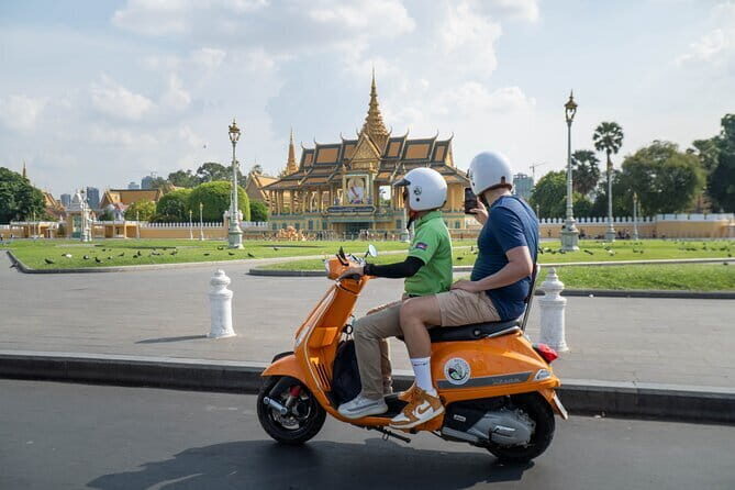 Phnom Penh: Highlights Tour Including National Museum - Key highlights worth planning around