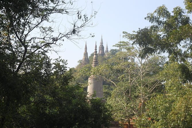 Phnom Penh: Highlights Tour Including National Museum - Independence Monument, Central Market, and time to reset