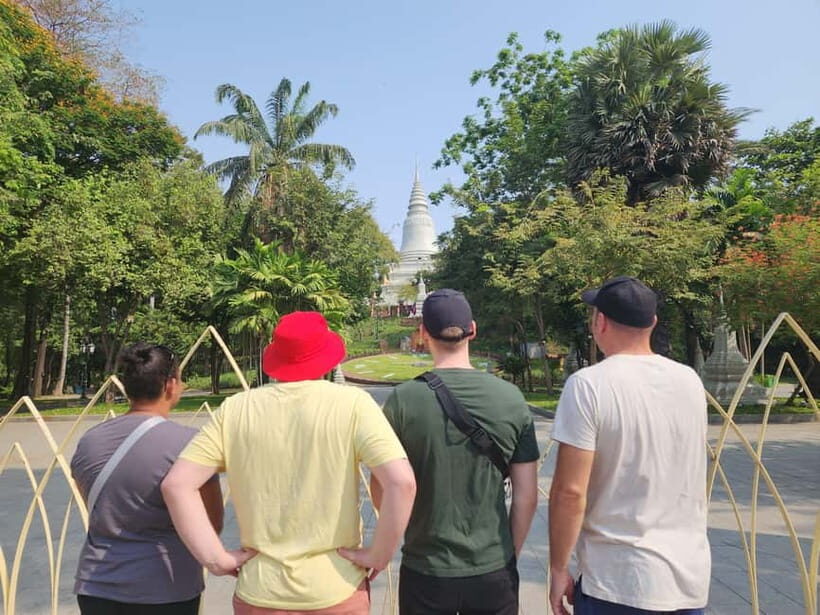 Phnom Penh: Highlights Tour Including S21 and Killing Fields - Royal Palace area and monuments: photo angles, symbolism, and the Phnom Penh vibe