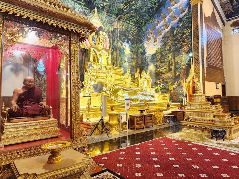 Phnom Penh: Highlights Tour Including S21 and Killing Fields - Wat Phnom and Lady Penh: your best first photos and fast orientation