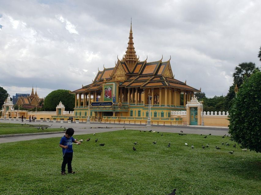 Phnom Penh Highlights Tour with Killing Fields & S-21 Prison - Royal Palace and Silver Pagoda: Start with Khmer religion and royal life