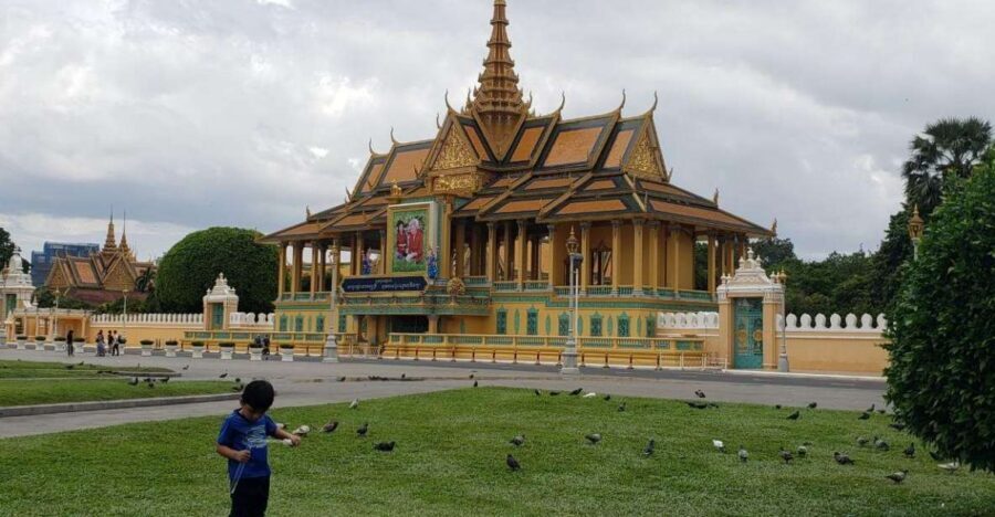 Phnom Penh Highlights Tour with Killing Fields & S-21 Prison - Killing Fields at Choeung Ek: when the story reaches execution sites