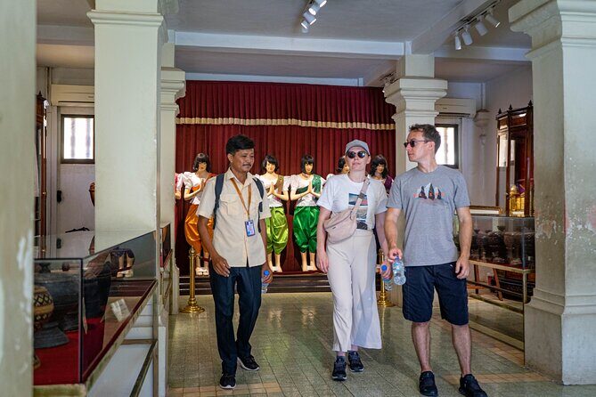Phnom Penh Historical Tour - Wat Phnom: the 14th-century temple that gives you a breather