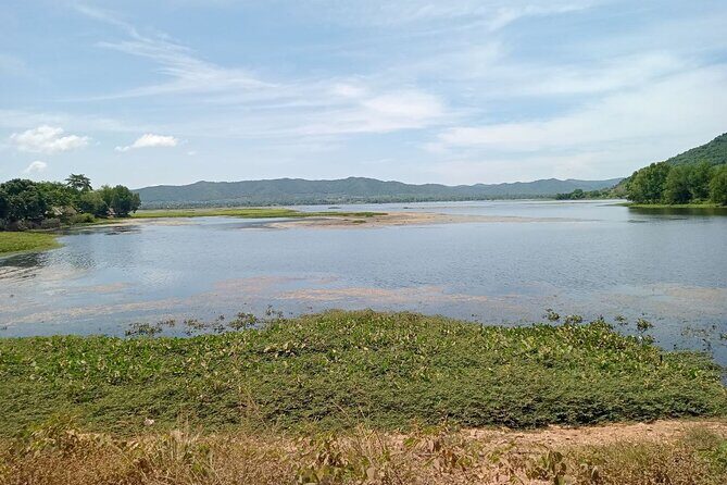 Phnom Penh Kampot Kep Tour "Pepper Farm, Salt Field, Crab Market" - Kep Crab Market and Kep Beach: seafood culture, with bargaining reality