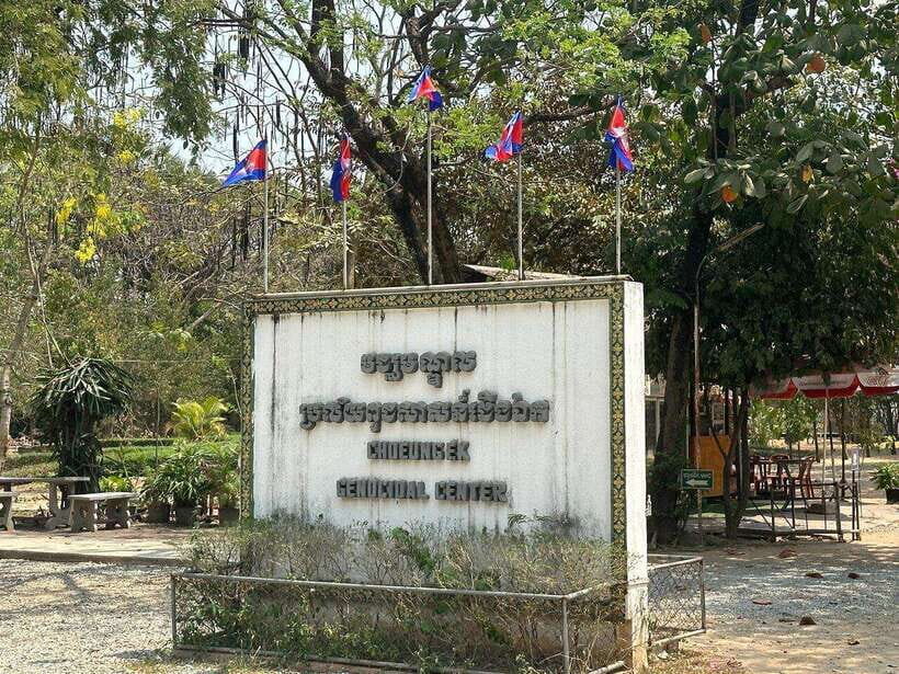 Phnom Penh: killing field & Toul Sleng genocide museum Tour - Getting Through the Day: Comfort Tips for a Very Heavy Morning