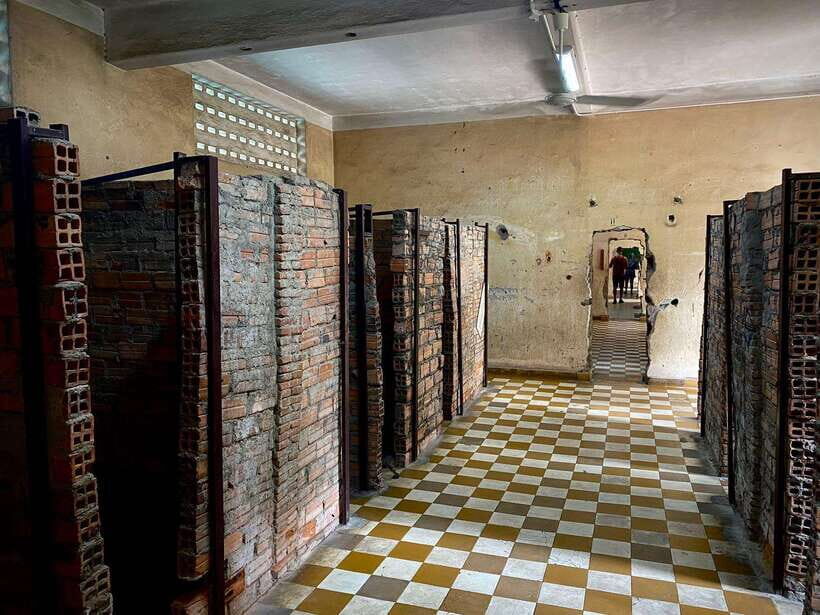 Phnom Penh: Killing Fields and Prison S21 Bus Tour - Who this Phnom Penh S21 and Killing Fields bus visit fits best
