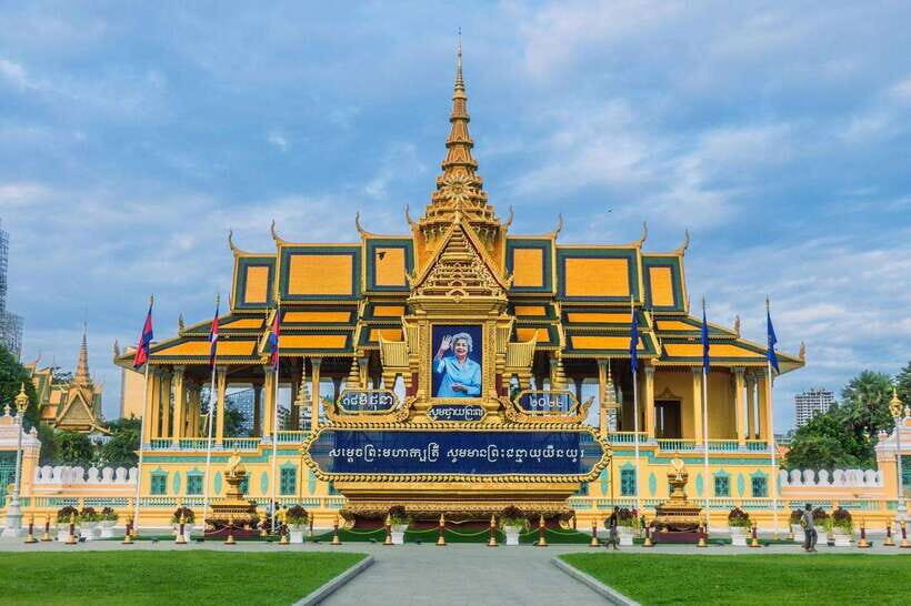 Phnom Penh: Mekong River Sunset Cruise with free flow drink - A simple evening plan: what makes this Mekong sunset cruise work