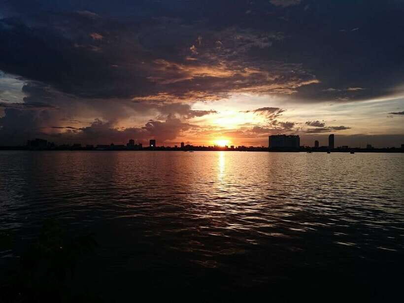 Phnom Penh: Mekong River Sunset Cruise with free flow drink - The drinks and fruit platter: what you actually get