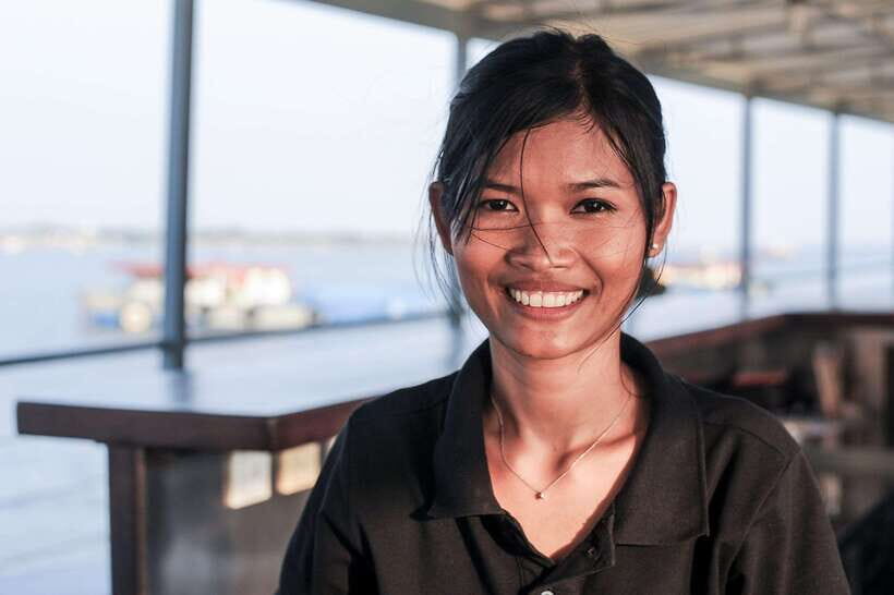 Phnom Penh: Mekong Sunset Dinner Cruise with Live Music - Key things that make this cruise worth your time