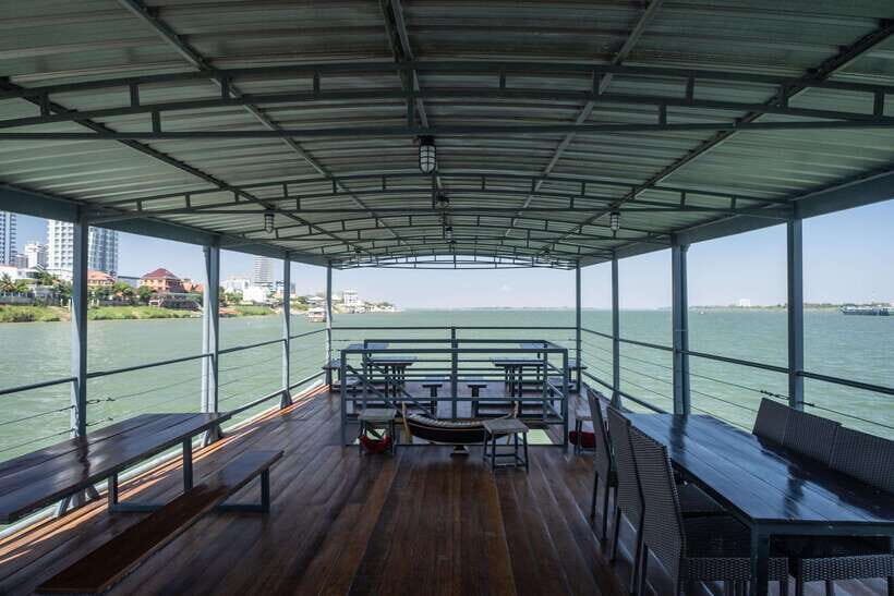 Phnom Penh: Mekong Sunset Dinner Cruise with Live Music - Mekong views you can name: Royal Palace area, floating villages, Koh Norea Bridge