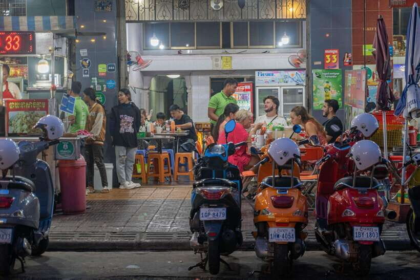 Phnom Penh Night Foodie Vespa Tour / Tuk Tuk Available - Phnom Penh After Dark From a Vintage Vespa or Tuk Tuk