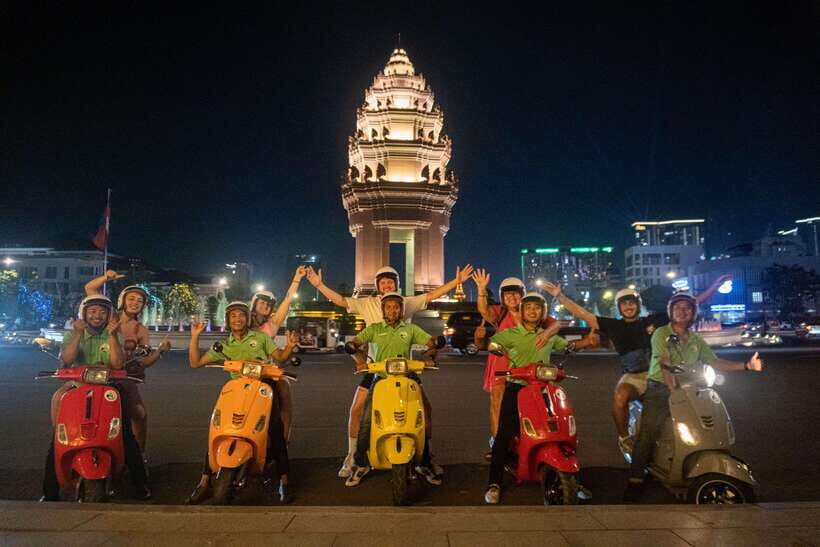 Phnom Penh Night Foodie Vespa Tour / Tuk Tuk Available - Your Food Stops: 8 Places, One Long Night of Cambodian Flavors