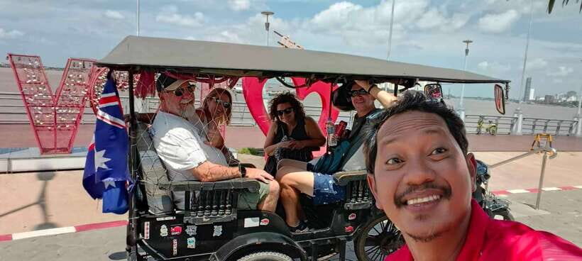 Phnom Penh: Private Tuk-Tuk Tour with English-Speaking - National Museum and the Royal Palace: enter if you want depth, view if you don’t