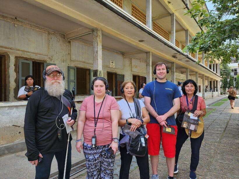 Phnom Penh: Private Tuk-Tuk Tour with English-Speaking - The English-speaking driver: what you actually gain