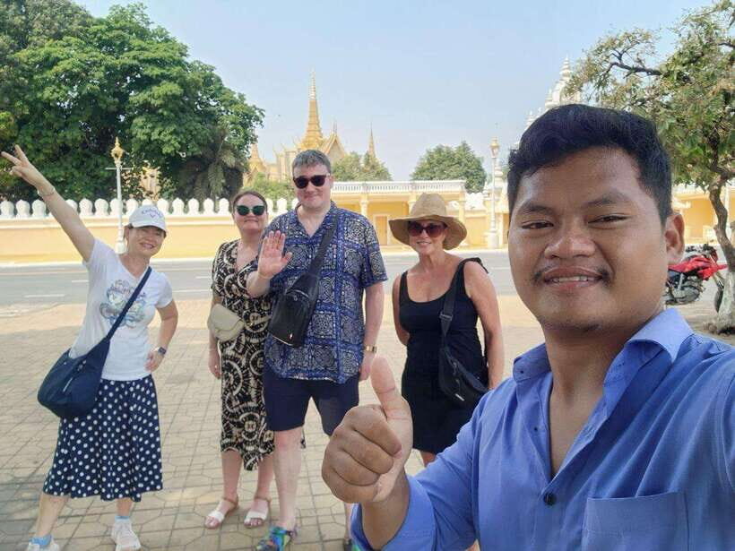 Phnom Penh: Private Tuk-Tuk Tour with English-Speaking - Wat Phnom Temple and Wat Onnaloam: start with sights you can feel