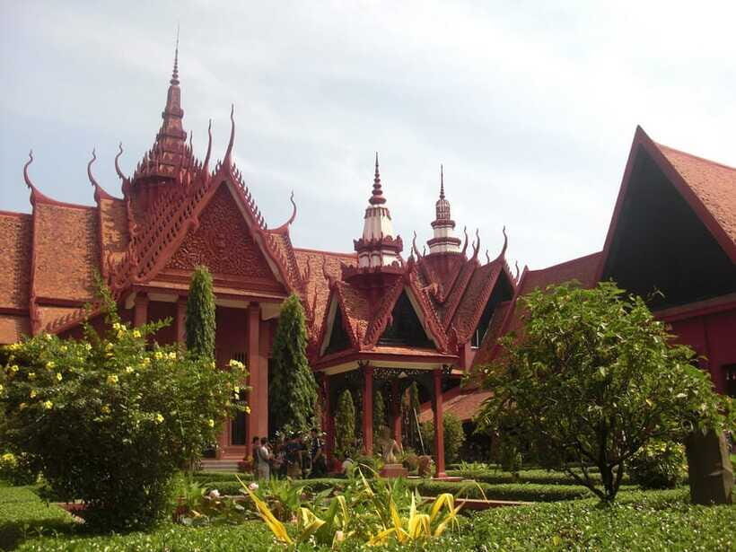 Phnom Penh: Private Walking Tour with a Local - What makes this private Phnom Penh walk work