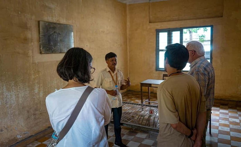Phnom Penh :S21 Tuol Sleng Museum & Killing Field Tour - Photo rules, comfort choices, and what not to bring