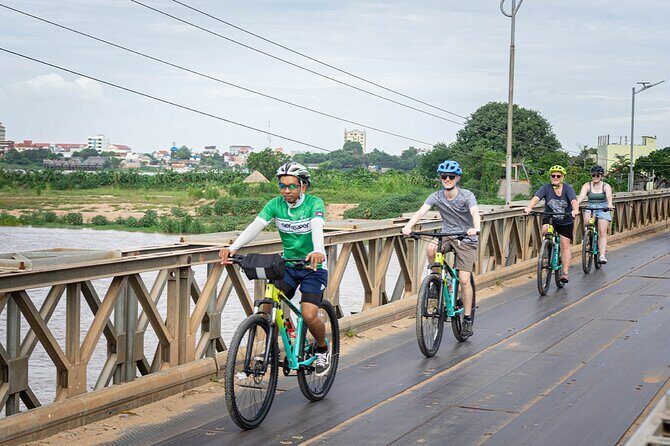 Phnom Penh Silk Island Bike Tour/ E-Bike or Tuk Tuk - Guides, pacing, and how they handle different rider levels