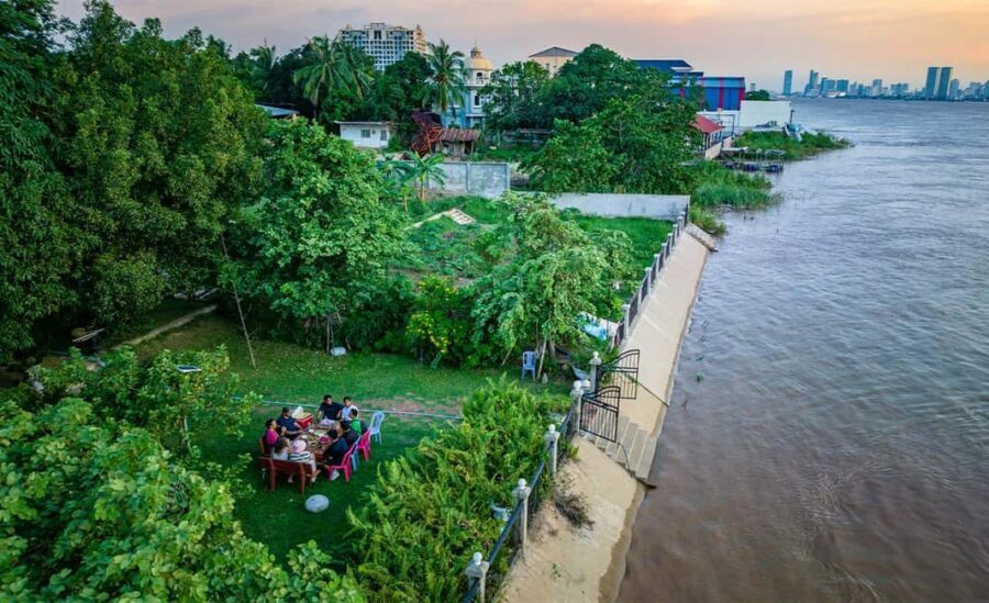 Phnom Penh: Silk Island Sunset by Tuk Tuk with food & drinks - Koh Dach: an island stop built for photos and local rhythm