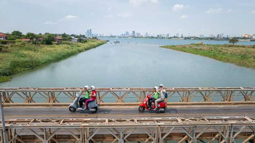 Phnom Penh: Silk Island Tour by Vespa with Tuk Tuk Available - Akreiy Ksatr Village break: snacks, photos, and calm stops
