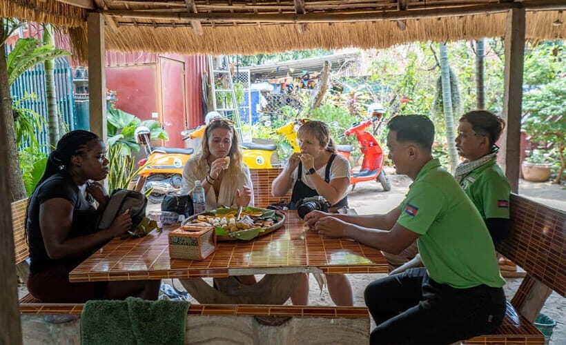 Phnom Penh: Silk Island Tour by Vespa with Tuk Tuk Available - Mongkol Serey Temple: a quick but meaningful culture stop
