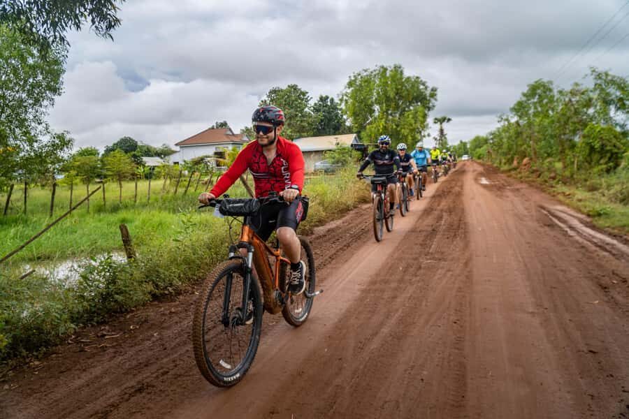 Phnom Penh: Silk Islands Half-Day Bike Tour - Koh Oknha Tei Market and School: Community Stops That Feel Human