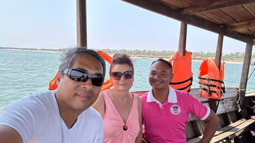 Phnom Penh: Street Art and Food Tour with Pickup and Beer - Beer, bar drink, and Bassac Lane: the social reset