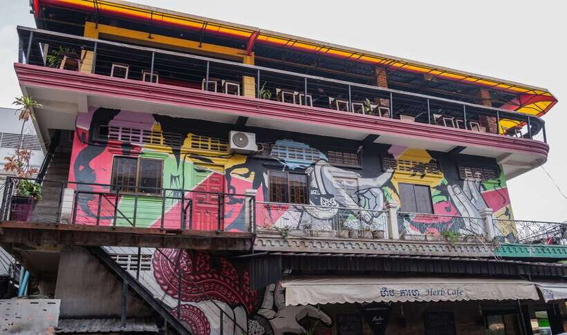 Phnom Penh: Street Art & Food Tour by Tuk-Tuk - Who this tour suits best (and who might want a different plan)