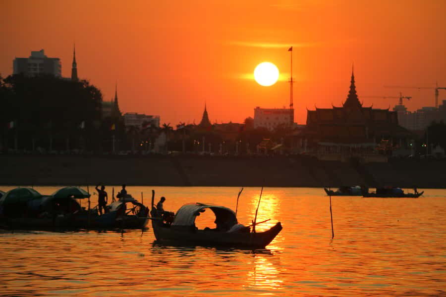 Phnom Penh: Sunset Cruise with Unlimited Beer &Fruit platter - Sunset, seating, and the music on the return