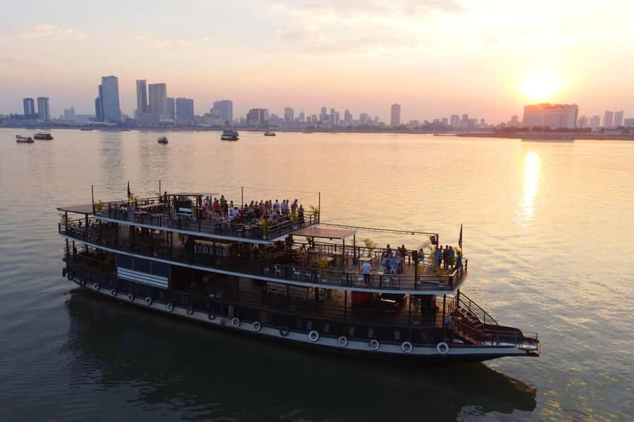 Phnom Penh: Sunset Dinner Cruise with English Speaking Guide - Royal Palace From the Mekong at Golden Hour