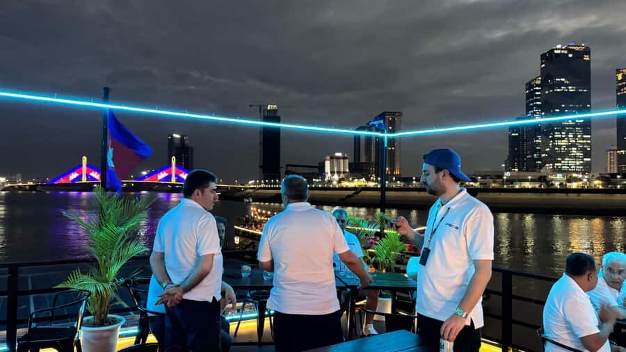 Phnom Penh: Sunset Dinner Cruise with English Speaking Guide - Drinks and Fruit Platter: Budget Value vs. Package Reality