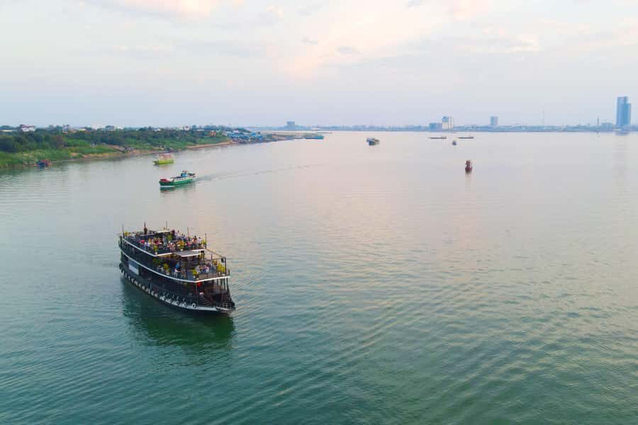 Phnom Penh: Sunset Dinner Cruise with English Speaking Guide - On the Boat: Diamond Island, Four Faces River, and Real River Life