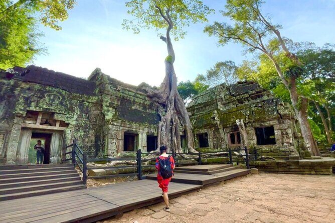 Phnom Penh to Siem Reap, Angkor Wat & Return, 2 Day Private Tour - Oudong Hill: Cambodia’s former royal capital and golden-stupa views