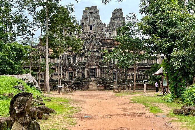 Phnom Penh to Siem Reap, Angkor Wat & Return, 2 Day Private Tour - Angkor Wat sunrise: early light, guided context, and real timing