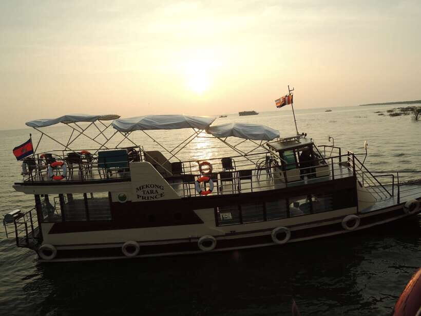 Phnom Penh to Siem Reap cruise/land tour (one way) - Pickup, tuk-tuk, and getting onto the water