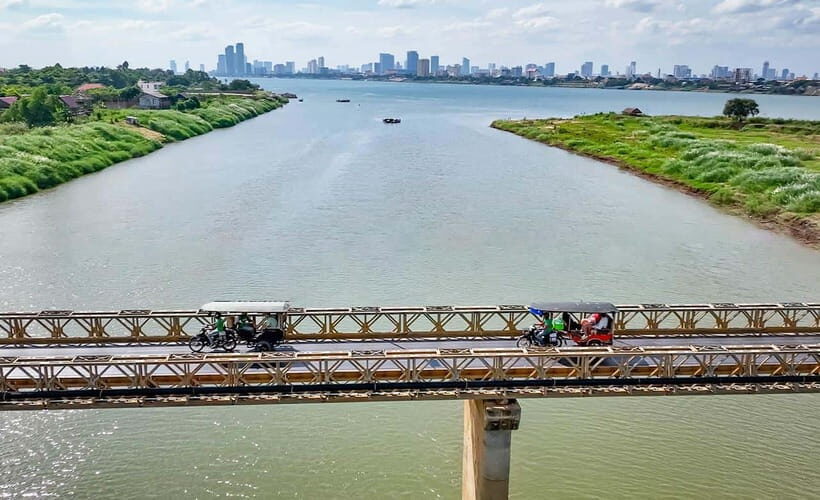 Phnom Penh to Silk Island By Tuk-Tuk with local Expert - Tuk-tuk and ferry: the real start of your Silk Island day